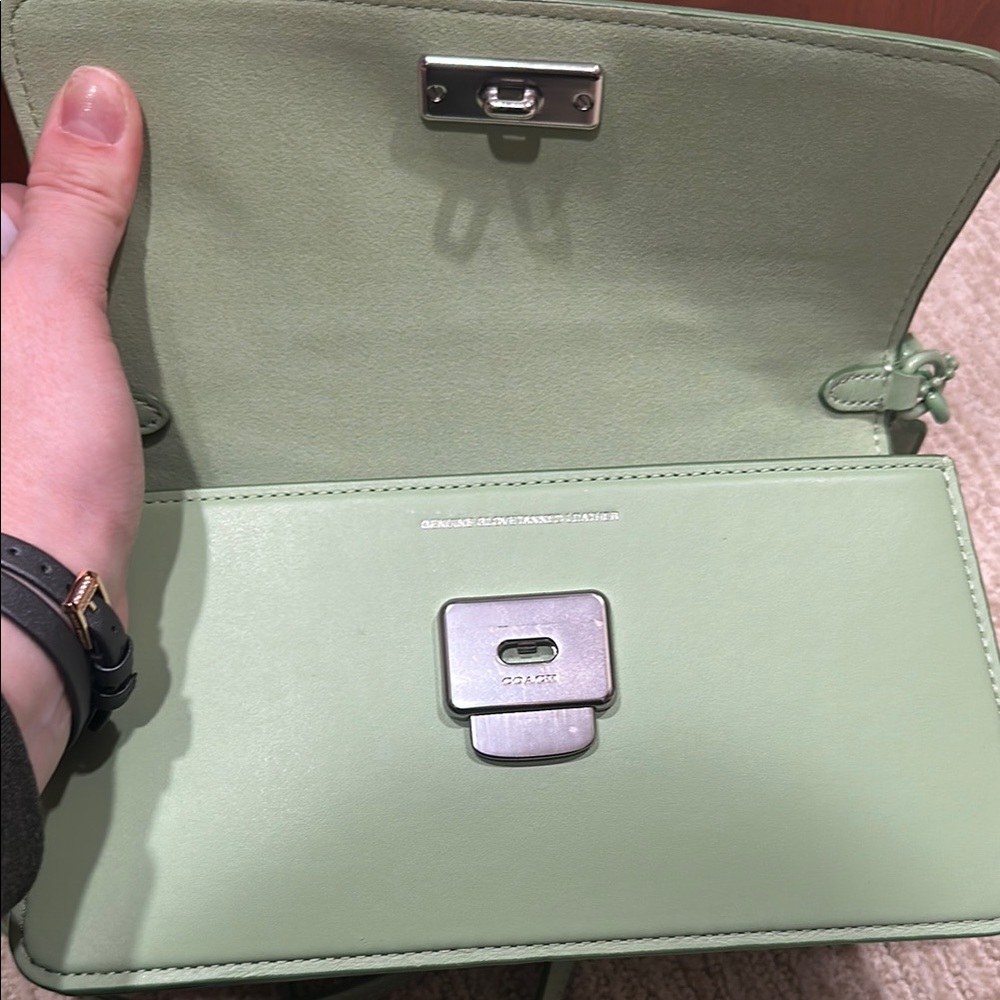 Coach Juno Crossbody in Glovetan leather and color Pale Pistacio - Picture 8 of 15